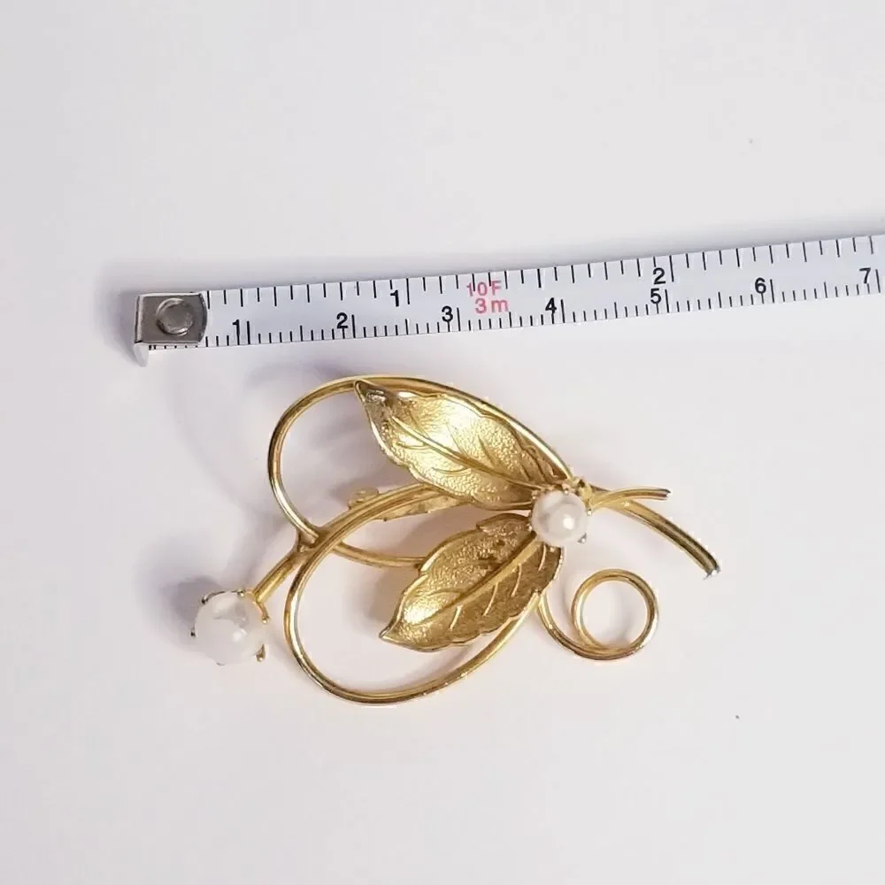 5/$25 Vintage Gold & Pearl leaf Brooch